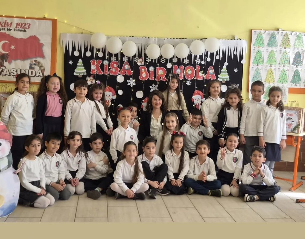 Okulumuz 2025 -2026 Eğitim Öğretim yılının birinci dönem sonu  tatile girerken ögrencilerimiz karnelerini almanın heyecanını yaşadı..
<a href="/tcmeb/">Millî Eğitim Bakanlığı</a>
<a href="/mugla_mem/">Muğla İl Millî Eğitim Müdürlüğü</a> 
<a href="/MarmarisMem/">Marmaris İlçe Millî Eğitim Müdürlüğü</a> 
<a href="/emrecay55/">Emre ÇAY</a> 
<a href="/SerapAksel15/">SERAP AKSEL</a>