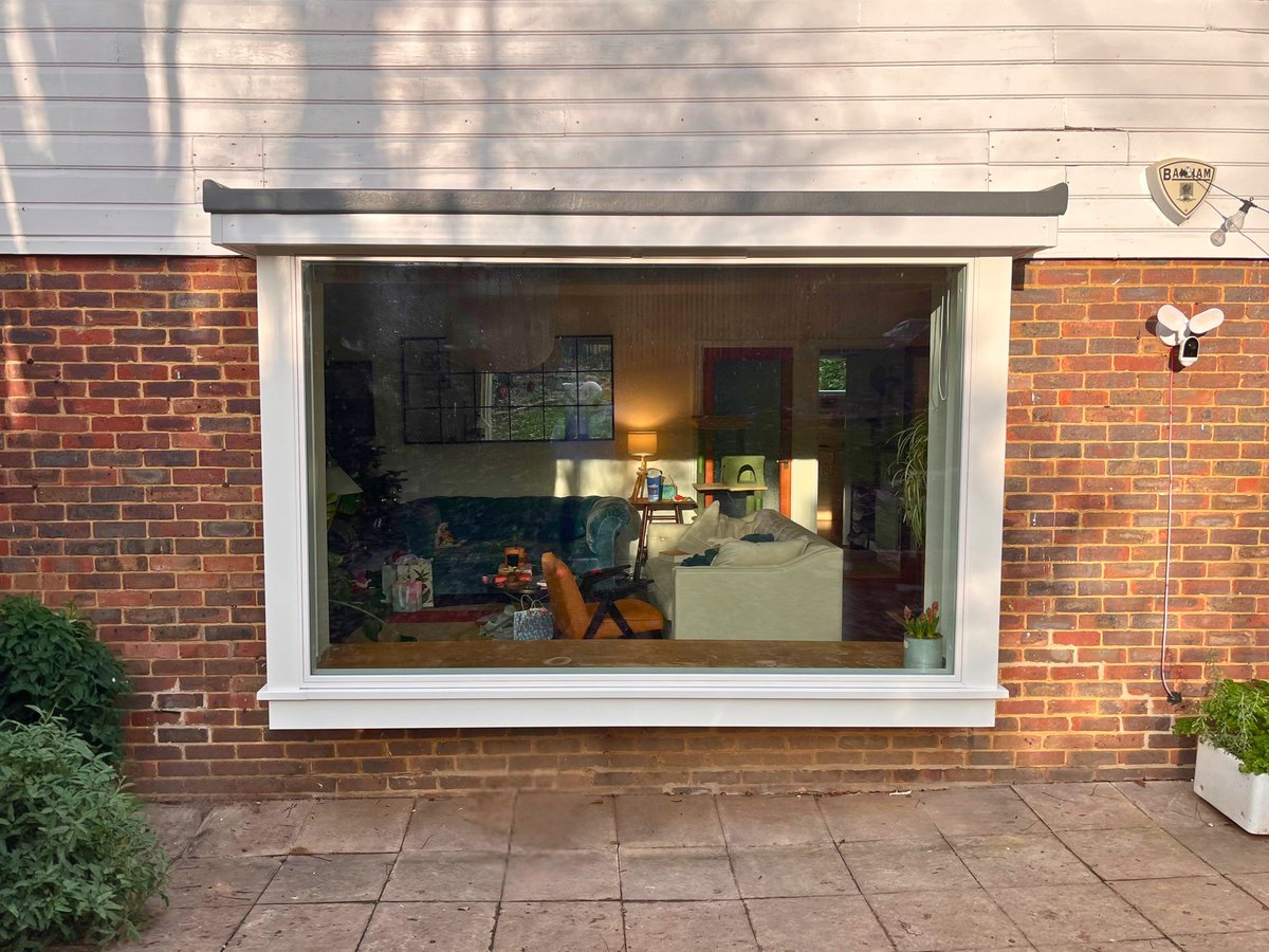 yordltd's tweet photo. When you want to enjoy your garden view to the max… 🌿

This stunning @Rationel_UK AURAPLUS fixed picture window was designed to maximise natural light and provide a completely unobstructed view of the outdoor space.

#openupyourspace #picturewindow #boxbay #windowgoals #ukhomes https://t.co/URjb4F4Trq