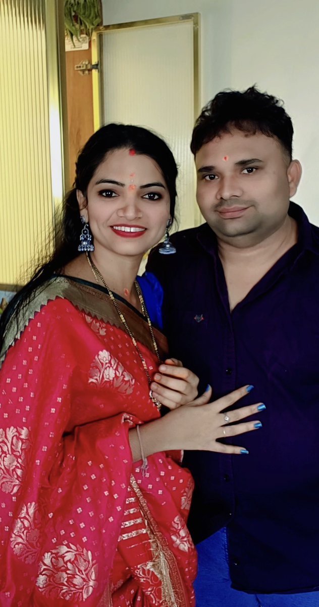 ये लोग क्यों वायरल हो रहे हैं किसी को पता है क्या?