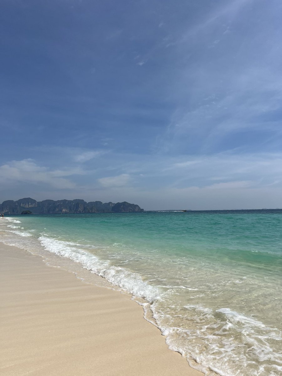 chivoxm's tweet image. seule au monde