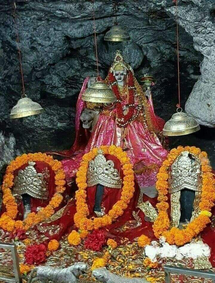 bhumidixit__'s tweet photo. जय माता वैष्णो देवी जी के दिव्य अलौकिक दर्शन  ! https://t.co/j834bIsiJl