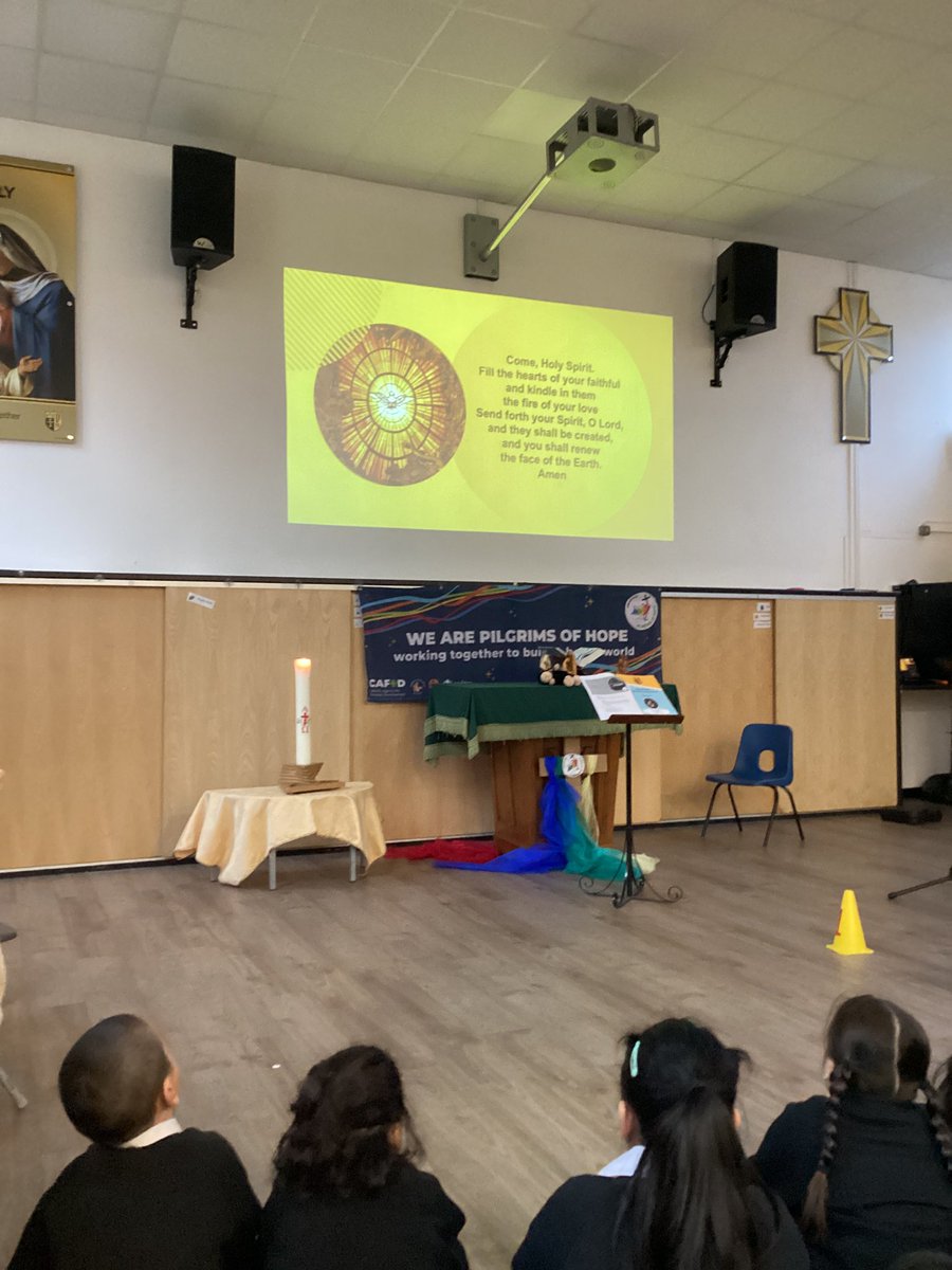 HolyFamilyYear2's tweet image. Our Gospel assembly this morning 🕊️ Remembering John The Baptist was a witness to the son of God. We know that Jesus is the lamb of God, who takes away the sins of the world 🌎 #Witness #Lamb @HolyFamilyScho1 #CSThfb10