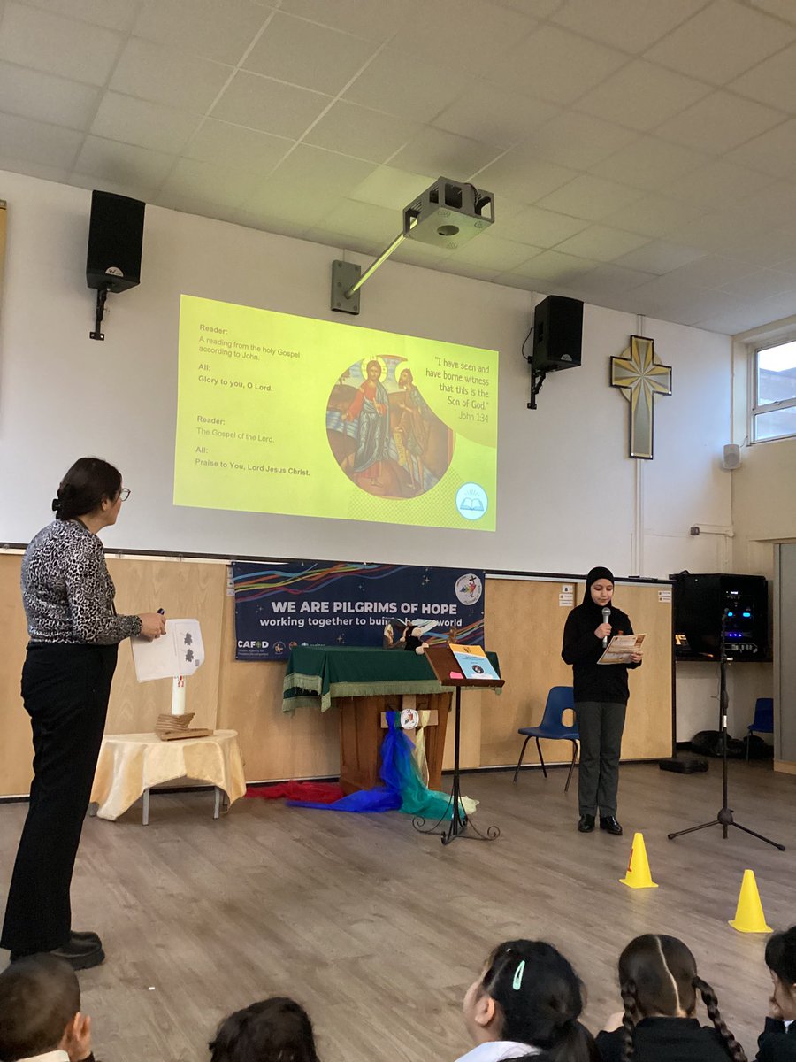 HolyFamilyYear2's tweet image. Our Gospel assembly this morning 🕊️ Remembering John The Baptist was a witness to the son of God. We know that Jesus is the lamb of God, who takes away the sins of the world 🌎 #Witness #Lamb @HolyFamilyScho1 #CSThfb10