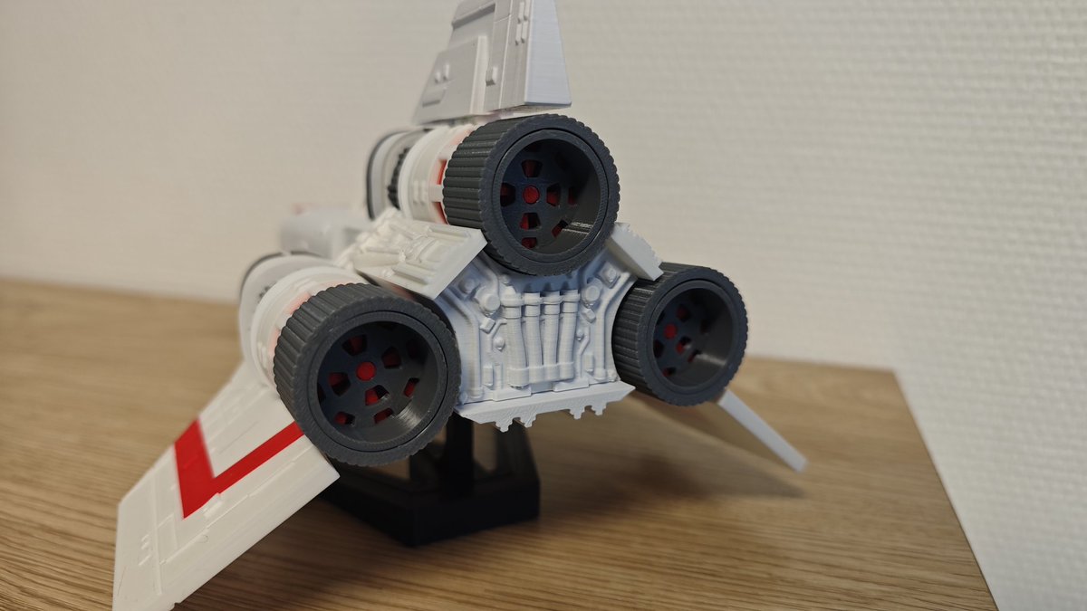 Impression 3D du jour ! (Ou de la semaine) 🏁

Après une bonne semaine d'impression. Voici mon premier vaisseau tiré de la franchise #StarWars. Une version en plusieurs pièces mais facile à assembler ! 🧩

With <a href="/creality3d/">Creality3d</a> / <a href="/apexevoniia/">Evoniia</a> 

#Creality