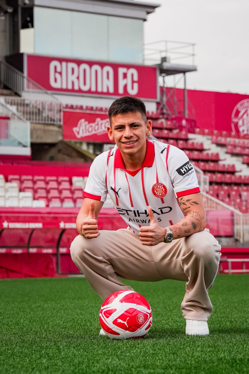 📝 𝗗𝗘𝗔𝗟 𝗗𝗢𝗡𝗘: Manchester City midfielder Claudio Echeverri has joined Girona on loan for the rest of the 2025/26 season.

(Source: <a href="/GironaFC/">Girona FC</a>)