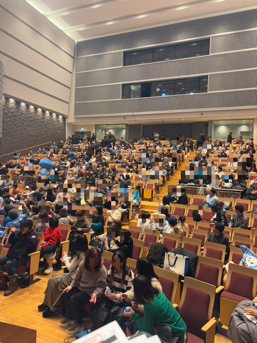 yuka_asano_'s tweet image. 【サッカーの現場から】
📅1/12月祝 1330

ちょうど1週間前のことになりますが…

2026横浜FC新体制発表記者会見が行われました

初めての磯子公会堂🙌
多くサポさんが集い
新シーズンに向けた たくさんのワクワクを感じる空間でした！

今季もよろしくお願いいたします🙇‍♀️

#yokohamafc
#yfc 
#横浜FC