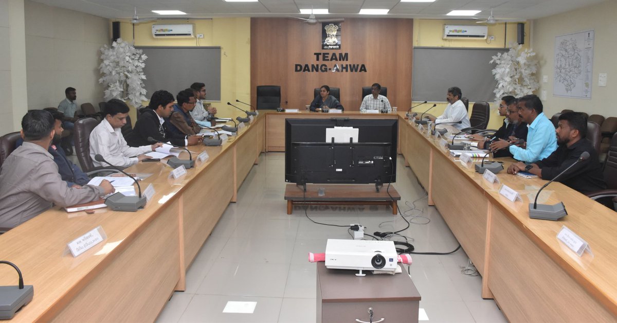 CollectorDan's tweet photo. આજરોજ કલેક્ટર કચેરી સભાખંડ ખાતે જલ શક્તિ અંતર્ગત જળ સંચય જન ભાગીદારીની કામગીરી બાબતે લાઈન ડિપાર્ટમેન્ટ/વિભાગો દ્વારા જલ સંચય અને જન ભાગીદારી દ્વારા થયેલ કામોની સમીક્ષા કરવામાં આવી તથા સંબધિતોને જરૂરી સૂચના કર્યા.@CMOGuj
@WSDGujarat @revenuegujarat @InfoDangGog @InfoGujarat https://t.co/kCu3NphgWV
