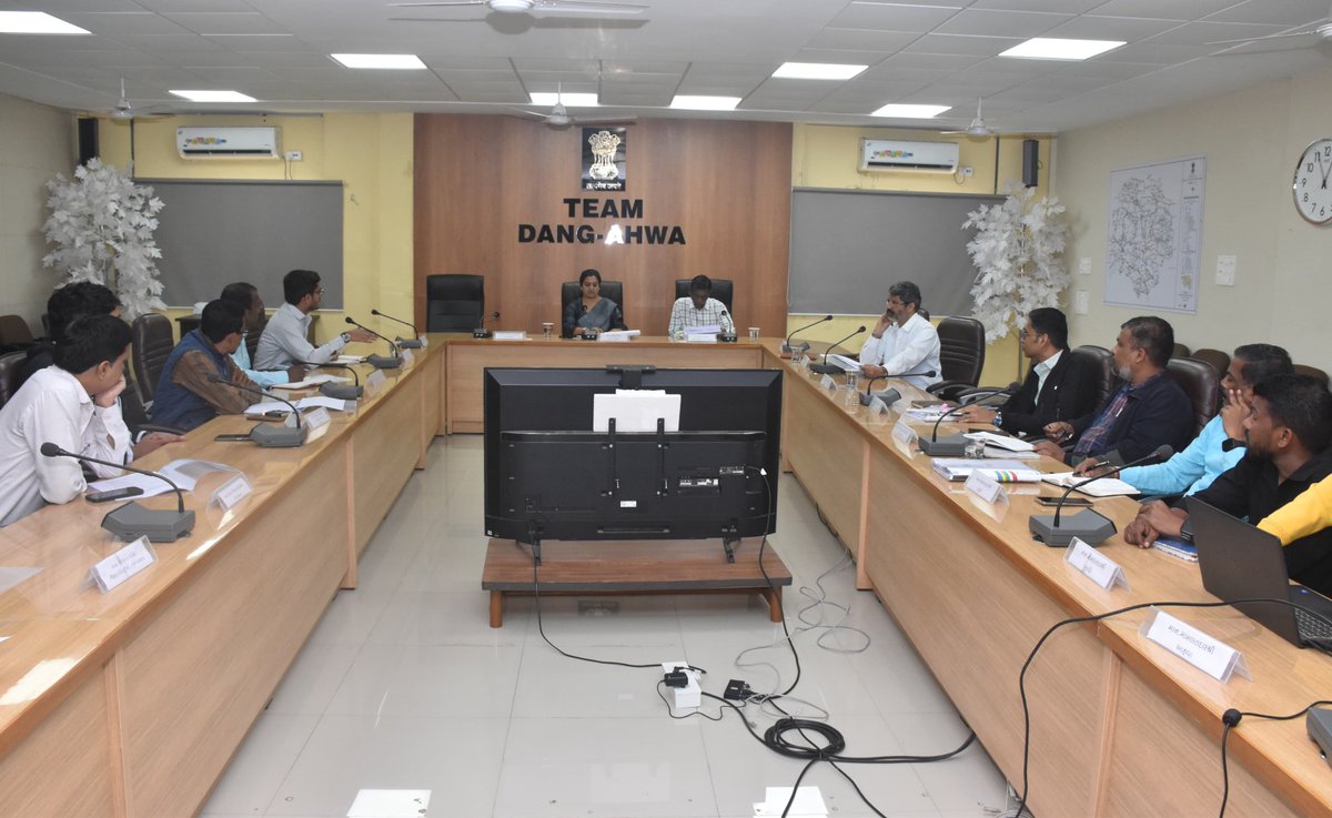 CollectorDan's tweet photo. આજરોજ કલેક્ટર કચેરી સભાખંડ ખાતે જલ શક્તિ અંતર્ગત જળ સંચય જન ભાગીદારીની કામગીરી બાબતે લાઈન ડિપાર્ટમેન્ટ/વિભાગો દ્વારા જલ સંચય અને જન ભાગીદારી દ્વારા થયેલ કામોની સમીક્ષા કરવામાં આવી તથા સંબધિતોને જરૂરી સૂચના કર્યા.@CMOGuj
@WSDGujarat @revenuegujarat @InfoDangGog @InfoGujarat https://t.co/kCu3NphgWV