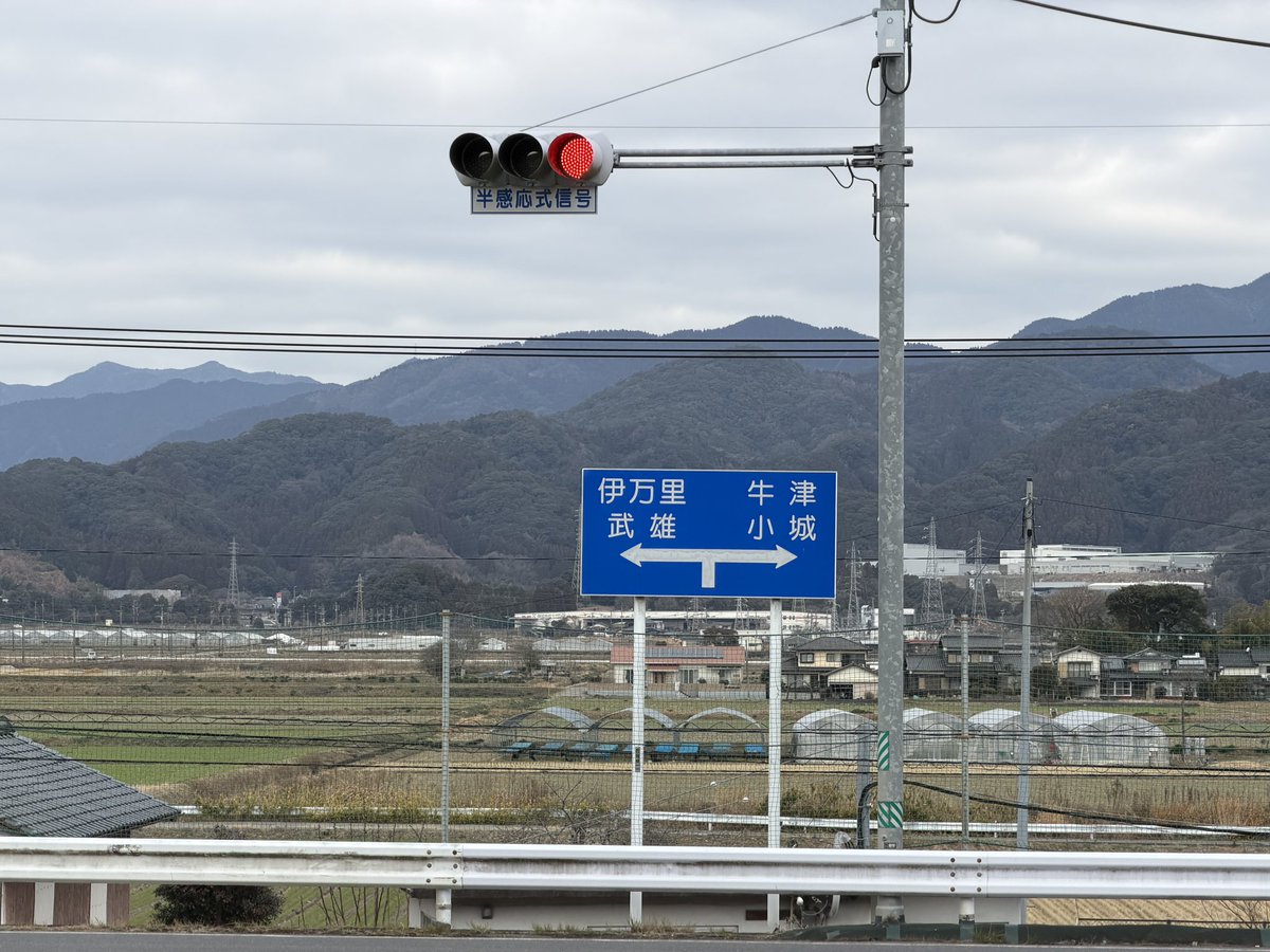 InvisibleBorder's tweet image. 何の変哲もない交差点(丁字路)

でもどうしてだろう、夢で見たような気がするんだよねぇ、紺野 純子ちゃんが運転する車がここでエイリアンを撥ねる光景を、、、

(2026年1月12日に収録)