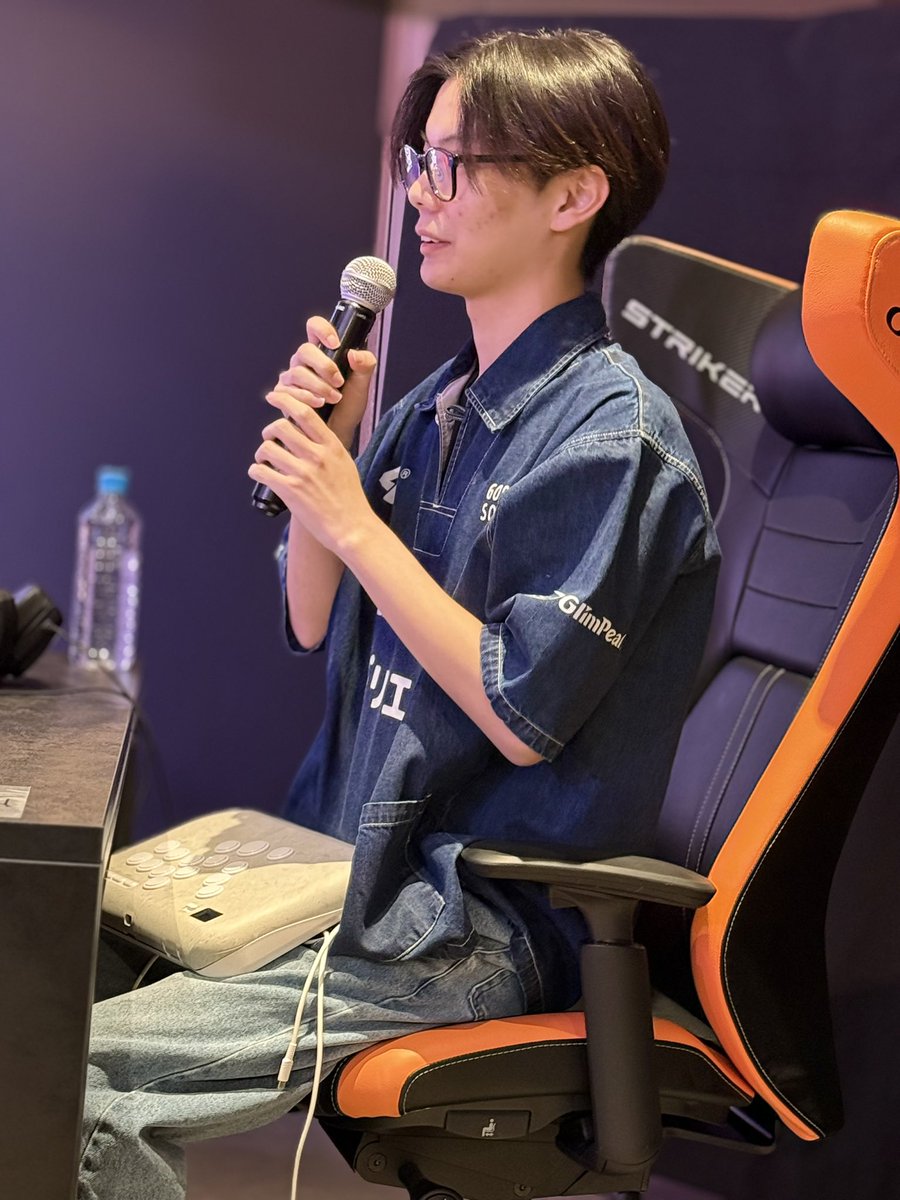 umethebeast's tweet photo. お八万コンで話題の #GlimPearl 近くでいっぱい見といた…🫣
お友達に言われて気付いたんだけど、さはら君レバレスを斜め置きしてて、あれってstgでキーボード斜め置きするからその方が慣れてて打ちやすいのかな🤔
大理石みたいなデザインが高級感あるし、角が丸くて可愛かった⚪️
#WizardRoom https://t.co/usdA8dsiP2