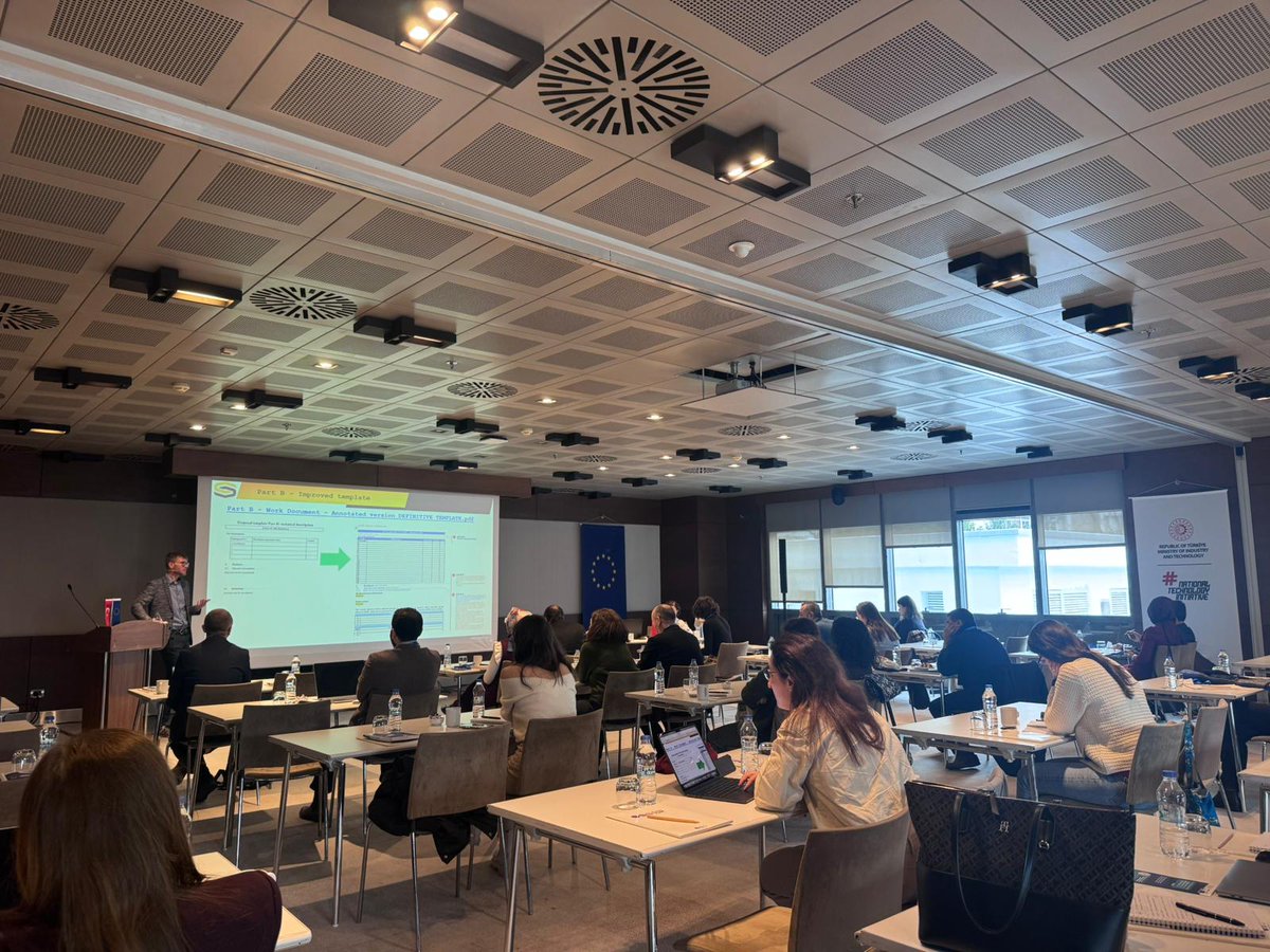 UfukAvrupa_TR's tweet image. 300’ü aşkın katılımcımız ile Ufuk Avrupa Twinning Çağrıları temalı Genel Bilgilendirme Eğitimi etkinliğimizi hibrit formatta gerçekleştiriyoruz! 🏛️ 🇹🇷 💻 🤝 🇪🇺

#UfukAvrupa #Twinning Çağrıları Genel Bilgilendirme Eğitimi kapsamında tematik oturumlara geçilmiş bulunuyor. Bu