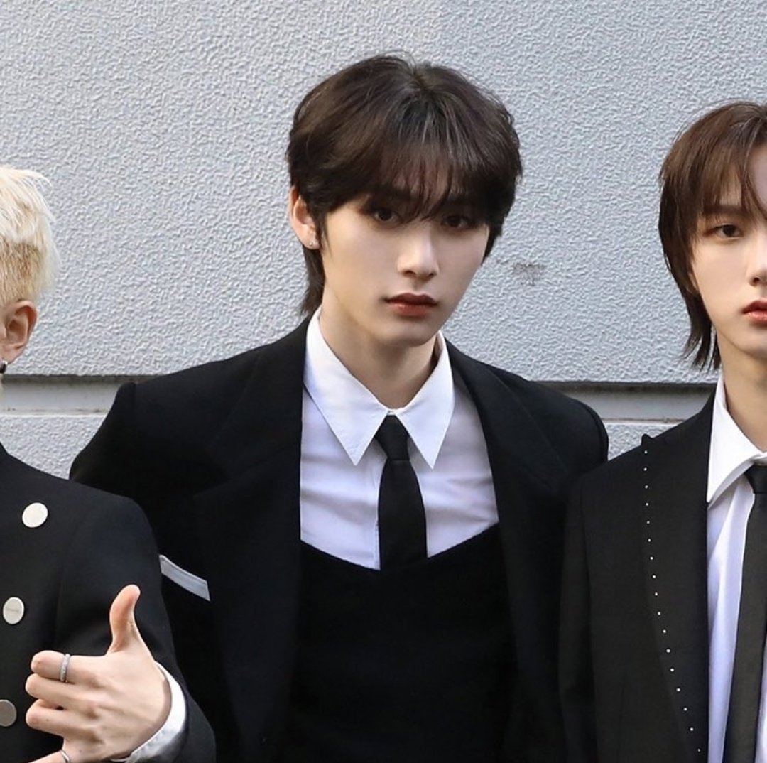 i have no one to talk to abt these pics