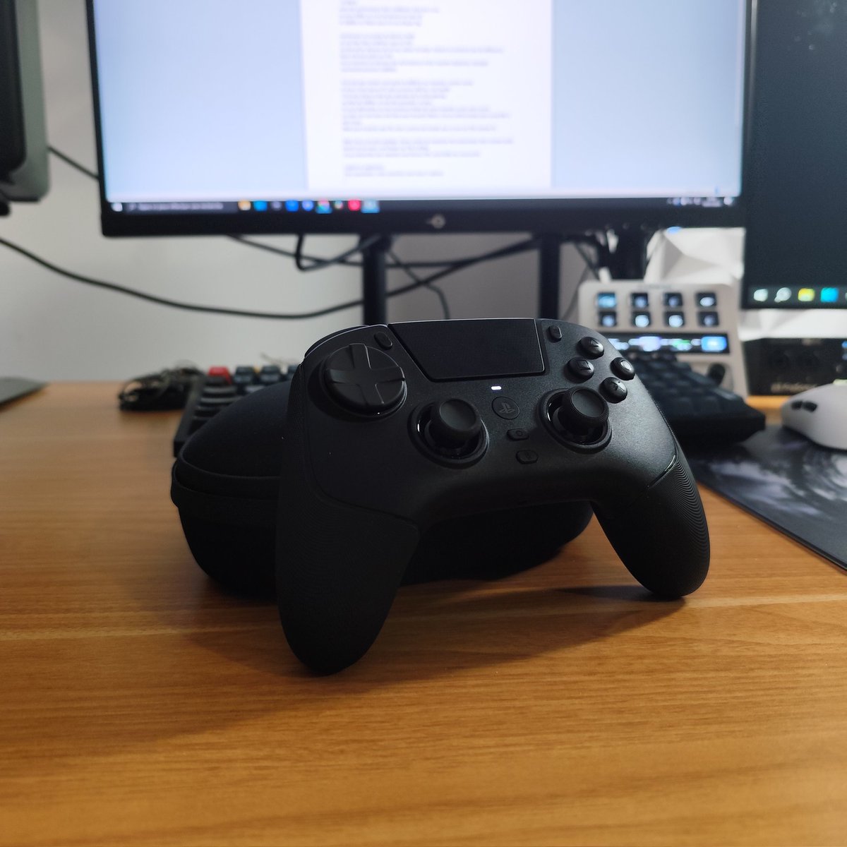 Vous avez assez attendu et moi également.🧐
La Review complète de la Razer Raiju V3 Pro sortira cette semaine sur Youtube 
Spoiler, il y a du très bon et du moins réjouissant... 🫠