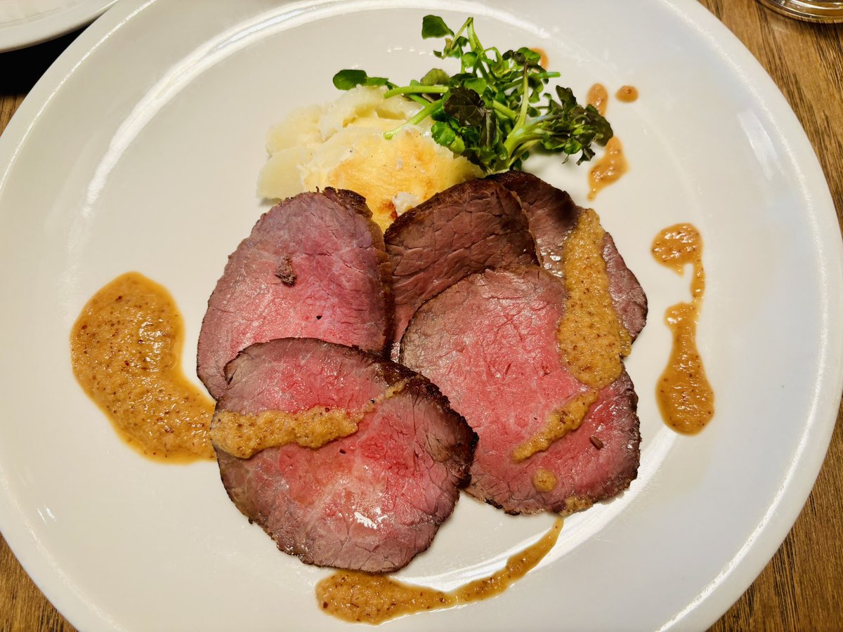 スペインバルでランチ会✨ はじめましての方もいたけど、ディープなお話がめちゃくちゃ興味深くて楽しかった〜 まさかのご縁も！ お土産もありがとう🥰  また誘ってねー