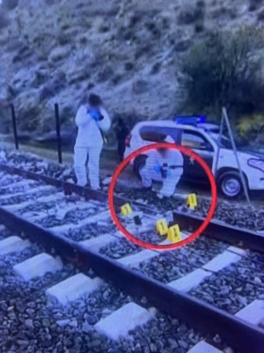 davidsantosvlog's tweet photo. Se publican imágenes de la zona del accidente ferroviario de Adamuz, donde se aprecia un tramo de la vía roto. https://t.co/Igr4X2EQ3x