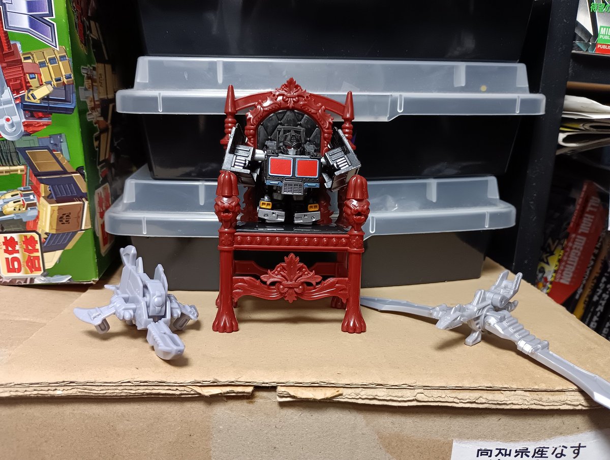 hiwokun02's tweet photo. 続き。
謎のTFネメシスの目的、それはコンボイちゃんを戦う気��させる事だった。危うし、コンボイちゃん。 https://t.co/yt1UZuqfSd