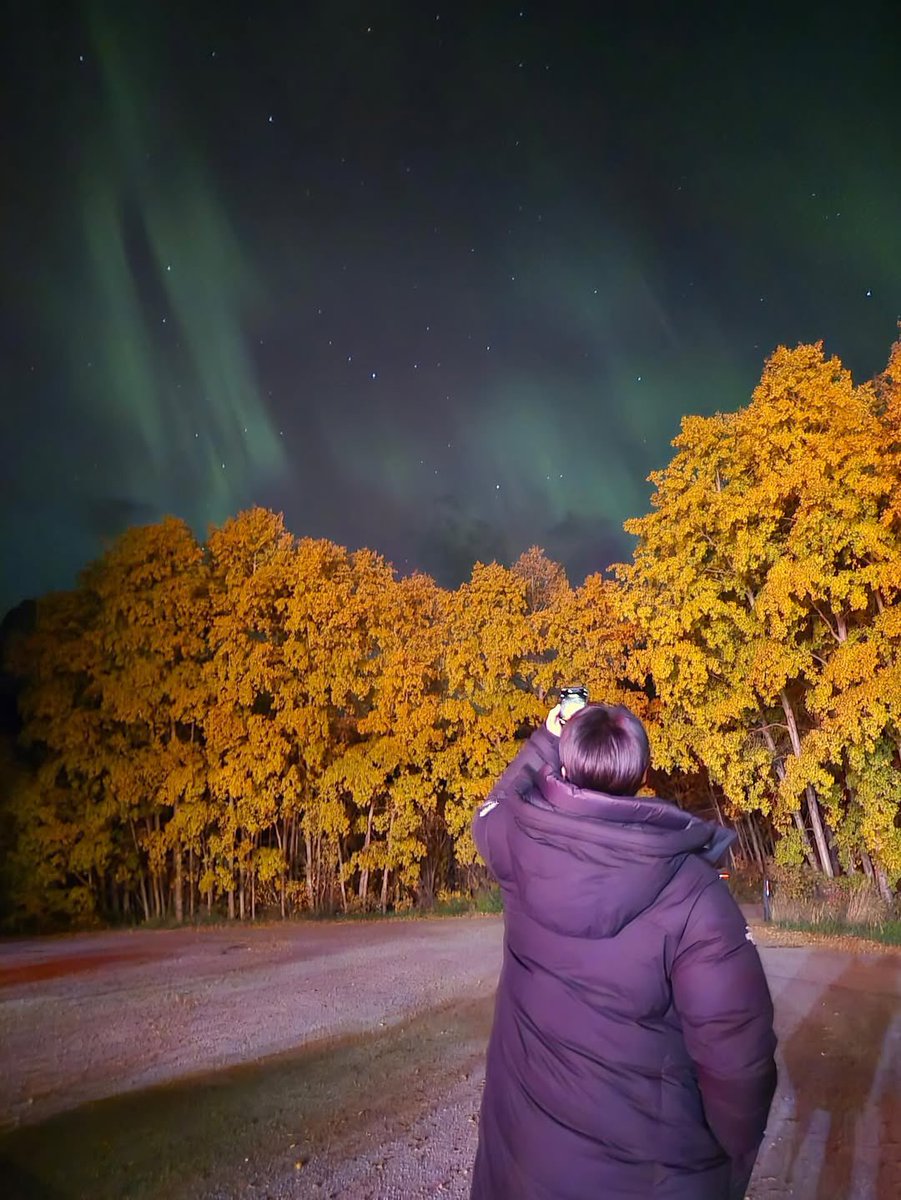 seonho_myhihyu's tweet image. it’s the way he’s still wearing hojin’s outfit inside that puffer 🥹🥹🥹 

it was really the day they filmed the aurora scene that the actual aurora showed up 🥹🩵🍀
