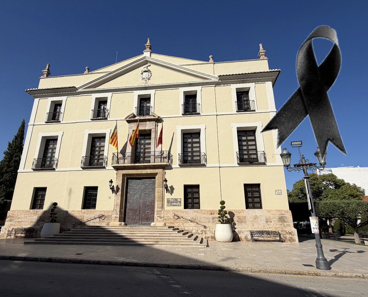 SagredoMarco's tweet image. Minuto de silencio a las 13:30 en las escaleras del Ayuntamiento de Paterna por las víctimas del accidente ferroviario en Adamuz (Córdoba)

DEP ❤️‍🩹