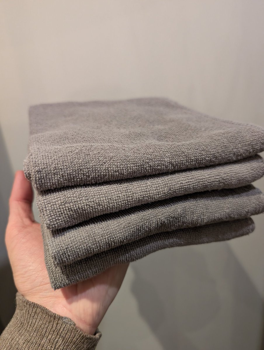 冬のなんかさ、春のなんかね
タオル問題、この畳み方が美容師独特だから手慣れたように出来ないって事に気がついた。