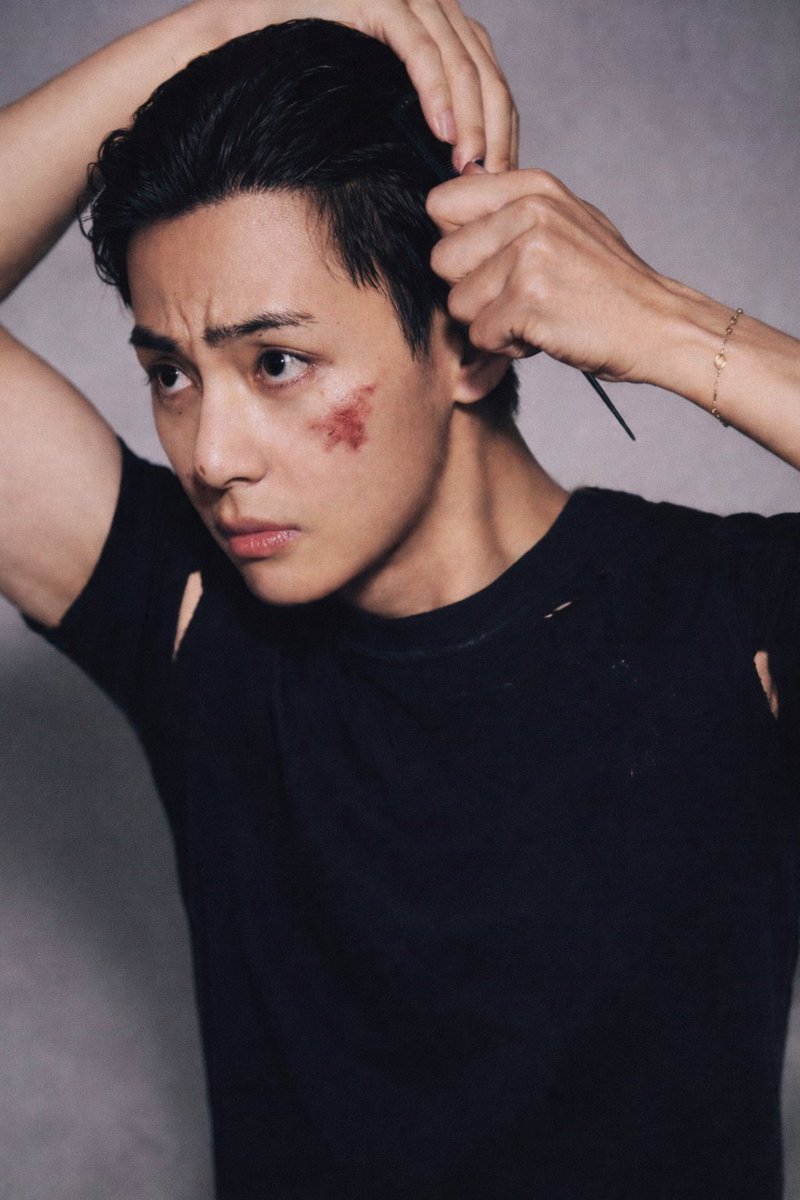 ‘วี BTS’ เตรียมปล่อย Special Clips จากโฟโต้บุ๊ค #TYPE非 พรุ่งนี้ เวลา 08:00 น. (ไทย) ทาง Weverse

สำหรับแฟนๆ ที่เข้าชมนิทรรศการ “V TYPE 非 : ON-SITE IN SEOUL” สามารถรับชมวิดีโอพิเศษ 15 คลิปนี้ได้โดยใช้ Digital Code ที่มาพร้อมกับของขวัญพิเศษสำหรับผู้เข้าชมงานค่ะ

📱 วิธีใช้งาน