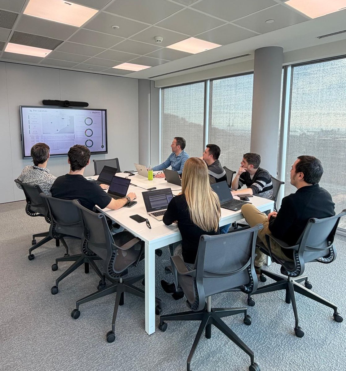 XarxaOberta's tweet photo. 👥 L’equip de #Xarxaoberta de Catalunya treballa cada dia per fer possible una connectivitat pública i robusta al servei del país.

Coordinació, seguiment de projectes i decisions compartides per desplegar infraestructures digitals arreu del territori. 📡🌍 https://t.co/8zSxpUAMg0