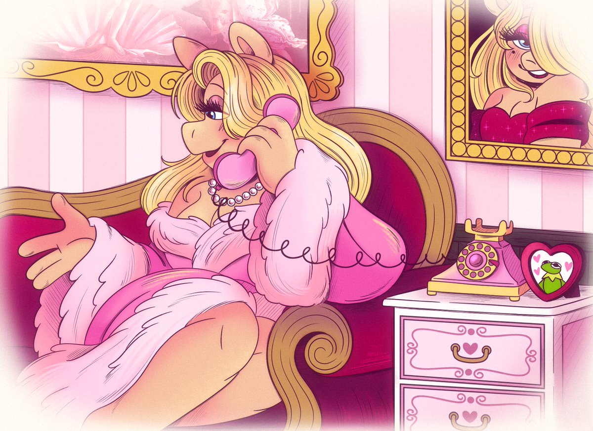 Our Queen, Miss Piggy (シ_ _ )シ