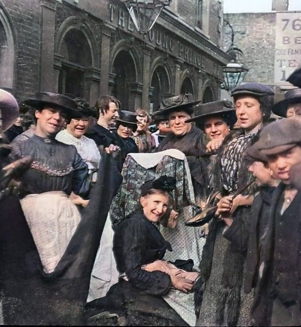 englandincolour's tweet image. Locals outside the Young Prince Pub in Poplar, London, c1888.