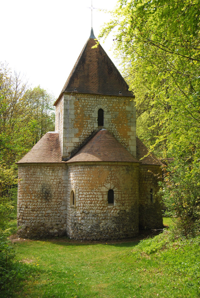 La chapelle Saint-Wandrille-Rançon (Seine-Maritime), intégrée dans l'enclos de l’abbaye de Fontenelle, a été construite sur les fondations d'une chapelle détruite par les Normands au IXe siècle.
rives-en-seine.fr/pcu/chapelle-s… / recensement.patrimoine-religieux.fr/eglises_edific…