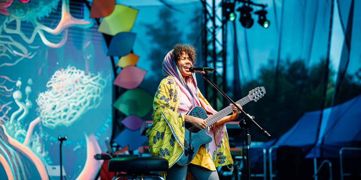 Una sesión de músicas del agua de ritmos negros al hilo del Blues, el Soul, el Funky y los sonidos Disco. Ritmos originarios de la comunidad afro americana ubicada en USA.

gladyspalmera.com/con-blues-soul…