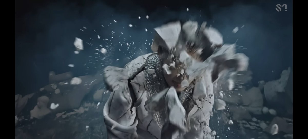DYOcolateMint's tweet photo. Lay and his healing power when he unturned the stone curse on Kyungsoo and the arrows which struck Kai.

EXO KINGS ARE BACK
#EXO_CROWNOutNow
#StreamREVERXE #EXO_REVERXE
@weareoneEXO https://t.co/aFbXPBSJJQ