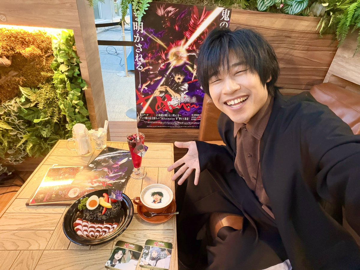 zurixzuri's tweet photo. 地獄先生ぬ〜べ〜コラボカフェに行ってきましたー‼️
✨👹🤗☕️✨

ここでしか食べられない地獄先生ぬ〜べ〜オリジナルフードにドリンク‼️
✨🍛👹😄🍹✨

フードでランチョンマット‼️
✨🖼️😊🍛✨
ドリンクでコースターがもらえちゃう‼️
✨🍹😄🔘✨
ランダムホットドリンクにはランダムでキャラクターラテアートも‼️
✨☕️😳✨

ラテアート奇跡的に克也をお迎えしました‼️
✨😏☕️👏😆✨

岩崎はフードドリンク全制覇しました‼️
✨😁👍🍛🍹✨

が、克也コースターは出ず…‼️
✨😏✋😭✨

でも全部美味しかったー‼️
✨👹🍱🍛🫲😋🫱🍓🍘🍡✨

テレビ朝日本社1階 アトリウム内にある
EX GARDEN CAFEにて明日1/20(火)まで開催‼️皆様是非お越しください‼️
✨💁‍♂️👹🙋‍♀️✨
#ぬーべーアニメ #HellTeacher