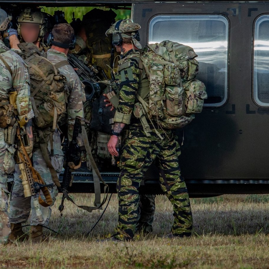 Makistan1776's tweet image. 10th Special Forces Group wearing tigerstripe, 2024 🐅⚡️