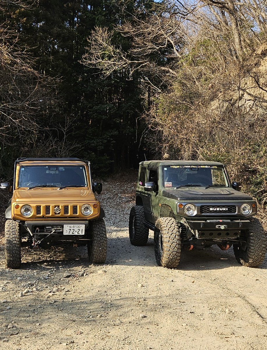 suzukiminihobbs's tweet photo. ニューラインサカさんのJEEPラングラー走行会にて、ロック女子のやぐさんと再会。
3年ぶりのロッククローリングとは思えないテクもさることながら、途中までハイレンジのままと気付かずデカい岩を登ってきたりと、相変わらずぶっ飛んでる人でした
#ジムニーシエラ
#JB74 #JIMNY
#ROCKCRAWLER https://t.co/un3Y6x35de
