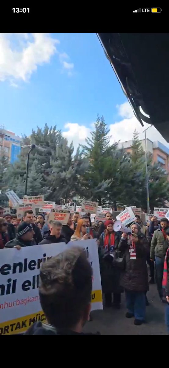 AbdullahDamar27's tweet photo. 📌2023 Mülakat Mağdurları
📌2024 Mülakat Mağdurları
📌2024 Atama Mağdurları
📌2025 AGS Düşük Atama Mağdurları
📌Özel sektör öğretmenleri 
📌Engelli Öğretmenler hep birlikte 
Öğretmenler Ortak Mücadele Platformunun çağrısıyla bugün Ankara’da bir araya geldi. #AnkaradaÖğretmenlerTekSes