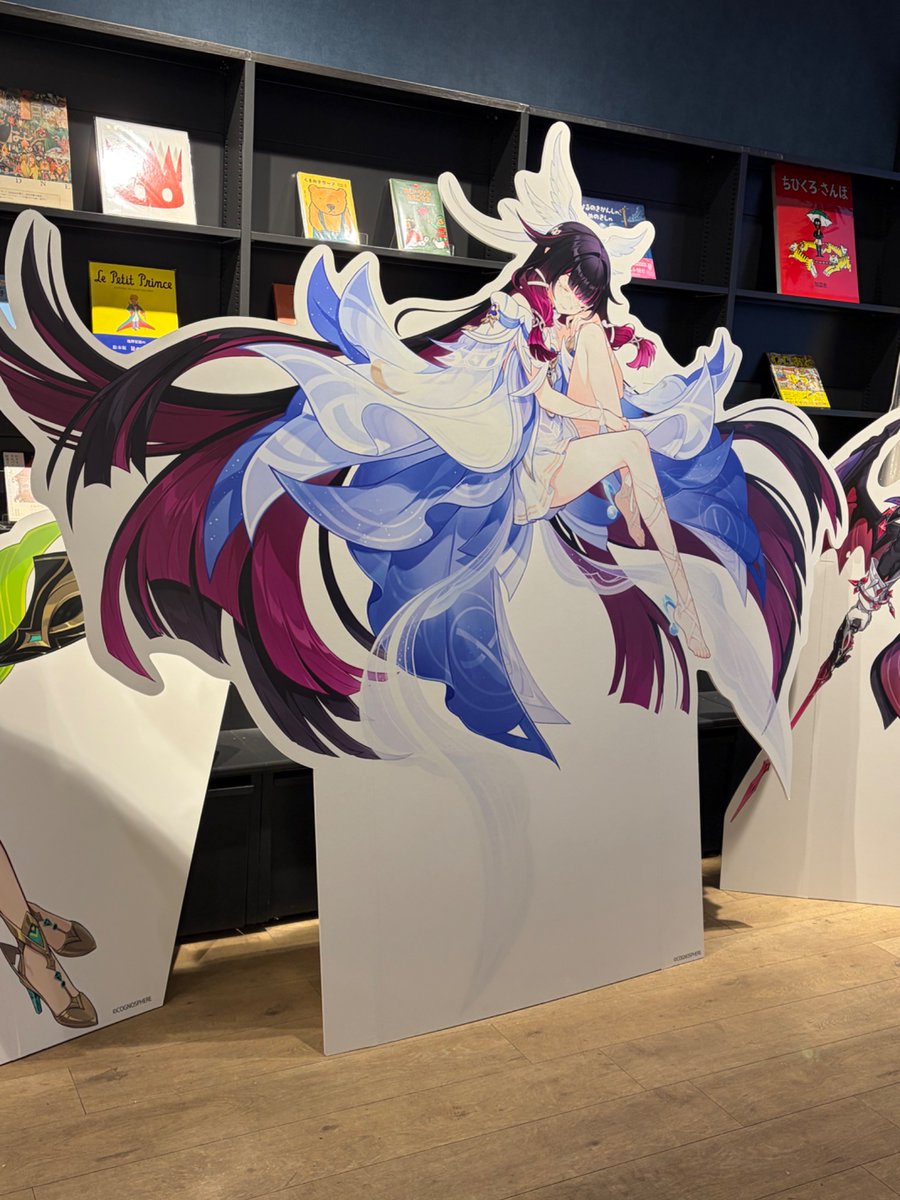 f_c's tweet image. 特別展示めちゃくちゃ大きくて大変良かった！水面にも綺麗に映っていて、夜に来て正解でしたね。広場中ナドクライのBGM流れてたのもエモかったです。素晴らしいイベントをありがとう。