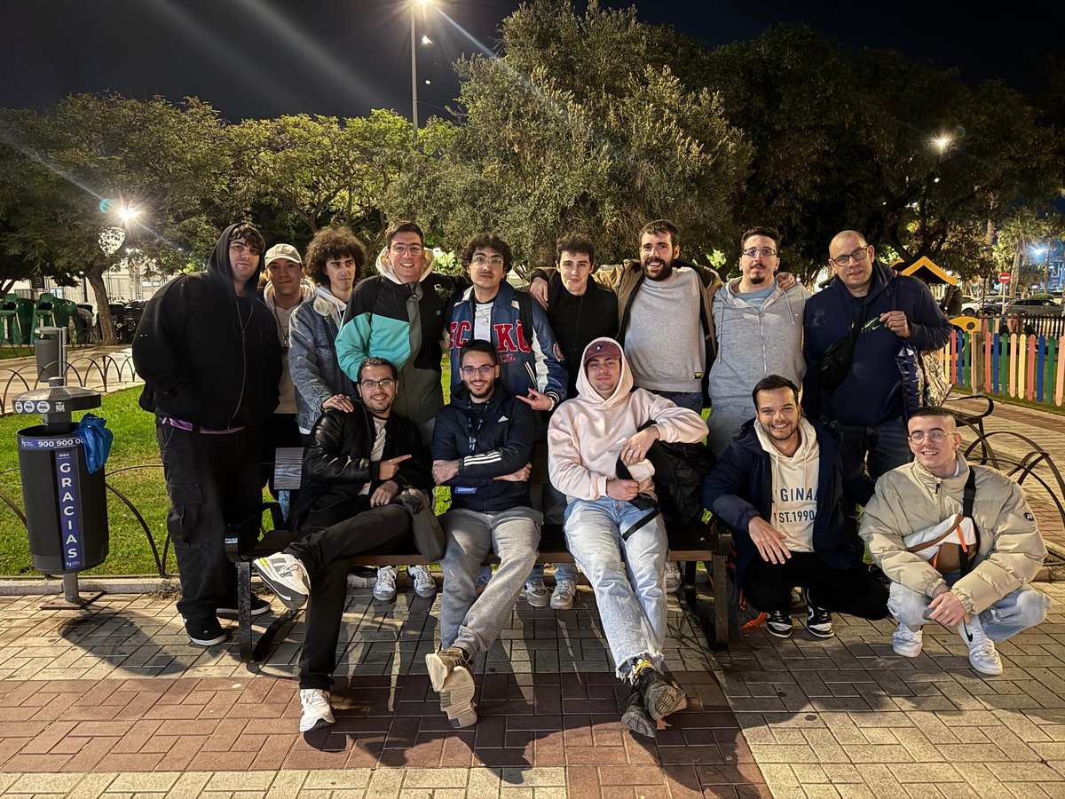 Hace poco termino el finde del torneo del <a href="/FF2Events/">FF2 Málaga</a> , espectacular la org. por parte de <a href="/PotyAlex/">Pot1</a> y <a href="/TeyeYang/">Ninja de los pitis</a> , las zebras nos pudimos colar en el top 8 e incluso en la grand final, GGS para todos y un placer ver tantas caras conocidas.

#WeAreDreamMakers <a href="/DreamMakersClub/">Dream Makers eSports</a>