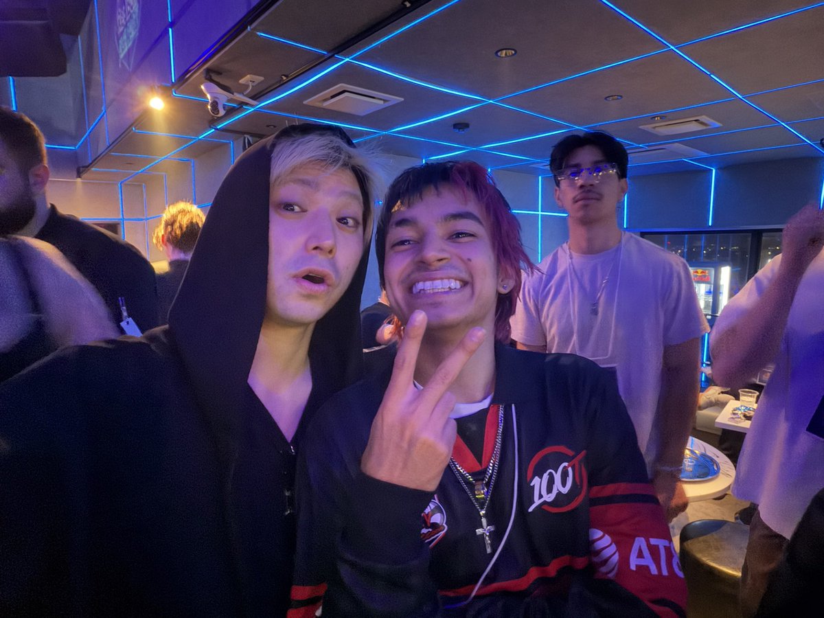 senjuKqnnonXD's tweet image. Phony between UNLIMIT’s CBO n CEO 💯