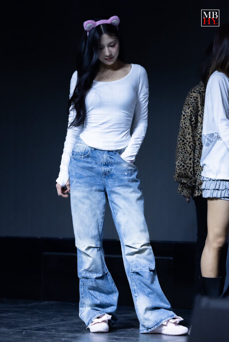 260118 에이핑크 Everline 팬사인회

<a href="/Apinkohy/">오하영</a> 왜 서만 있어도 이렇게 예뻐요🫣🫣

#Apink #에이핑크 #Hayoung #하영 #Bomi #보미 #LoveMeMore