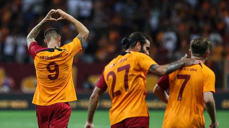 3 Temmuz öncesi ve sonrası Galatasaray forma rengi evrilmesi.