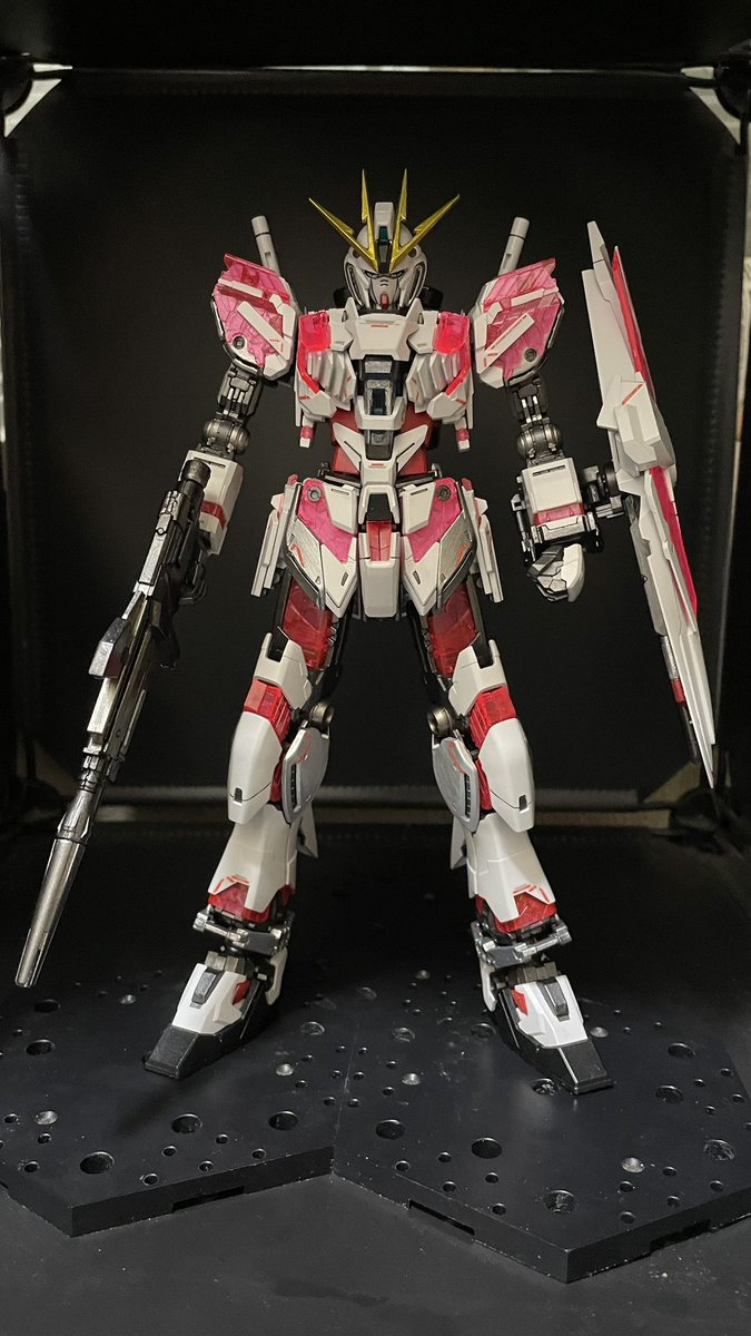 08_NOSUKE00's tweet photo. ナラティブガンダムC装備完成！

重厚感を出した素体にサイコフレームのクリアパーツがいいアクセントになって最高です！
ポーズをつけてからの撮影は後日にします！
#ガンプラ
#ガンプラ好きと繋がりたい https://t.co/CjBb5phKXh
