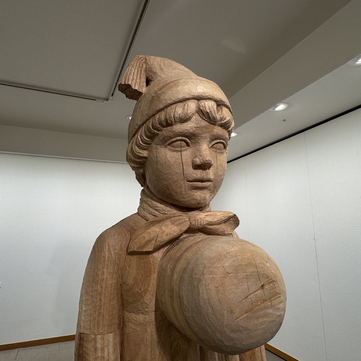 大竹利絵子先生の平櫛田中賞記念展を高島屋で見ました。 力強い存在感