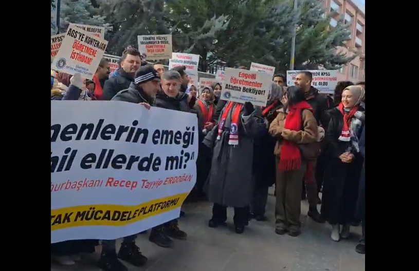 📍Öğretmenlerimiz Ankara'da bir araya gelerek basın açıklaması gerçekleştiriyor.

📍Ardından MHP genel merkezini ziyaret edecekler.

Umarım talepler karşılanır.

#AnkaradaOgretmenlerTekSes