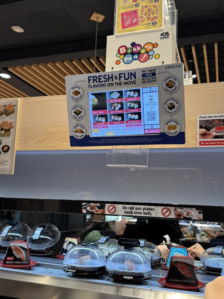 そういえば久しぶりにくら寿司に行ってきたんだけどさ、一皿いくらだと思う？4ドル 10セント！今のレートで600円？こんな高くなっててびっくりした。しかもマズイ。なのに激混み。二度と来ない。