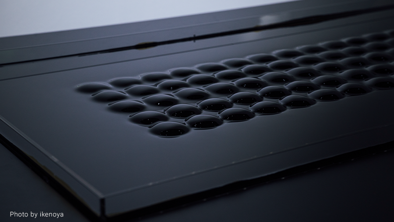 『MorphFlux』by 森田 崇文
磁性流体の形状と流れが相互に作用しつつ絶えず変化する、実体ディスプレイによるキネティックインスタレーション
ーSEE IT AT #TOKYOPROTOTYPE