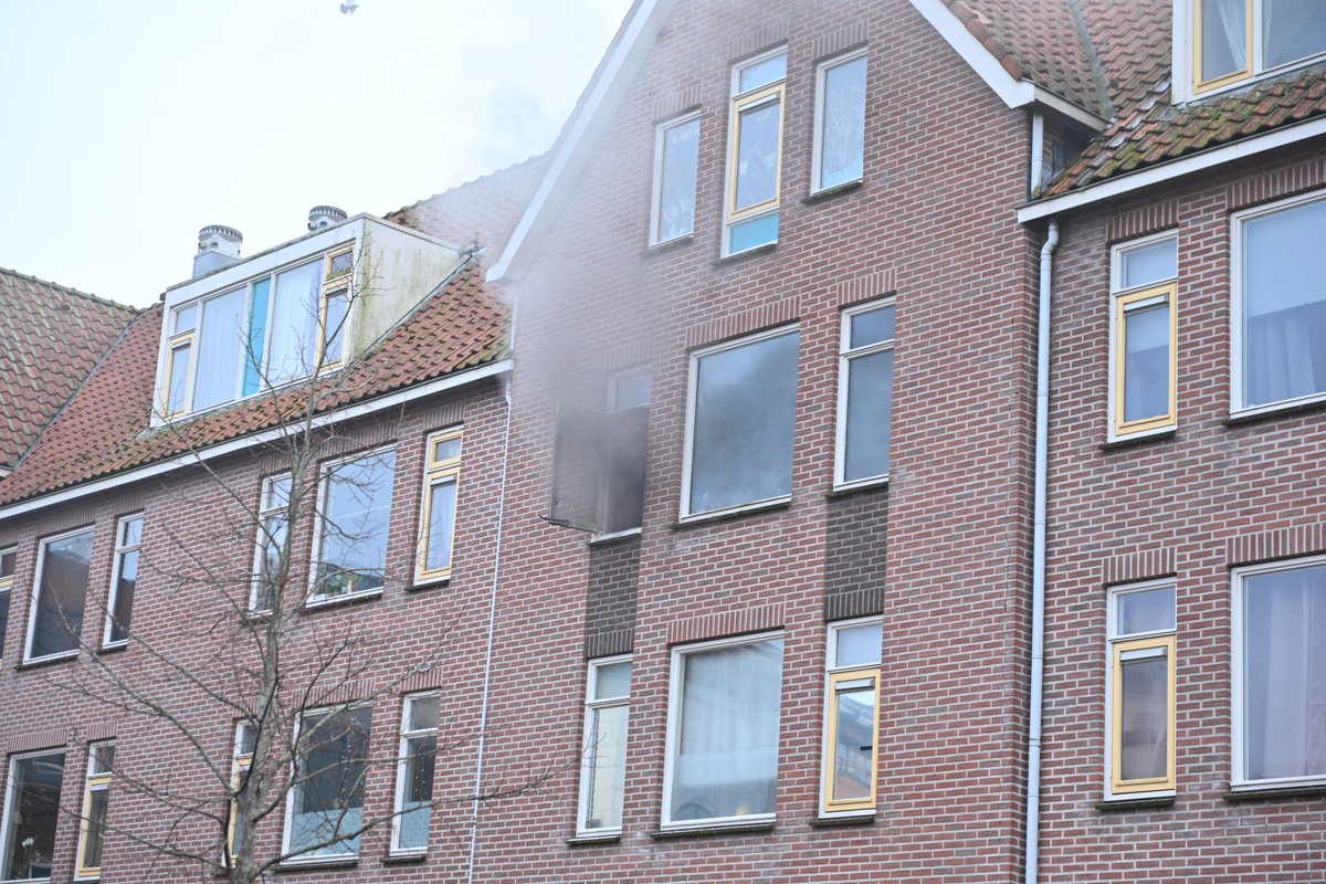 Veel rook bij brand in flatgebouw Sneek