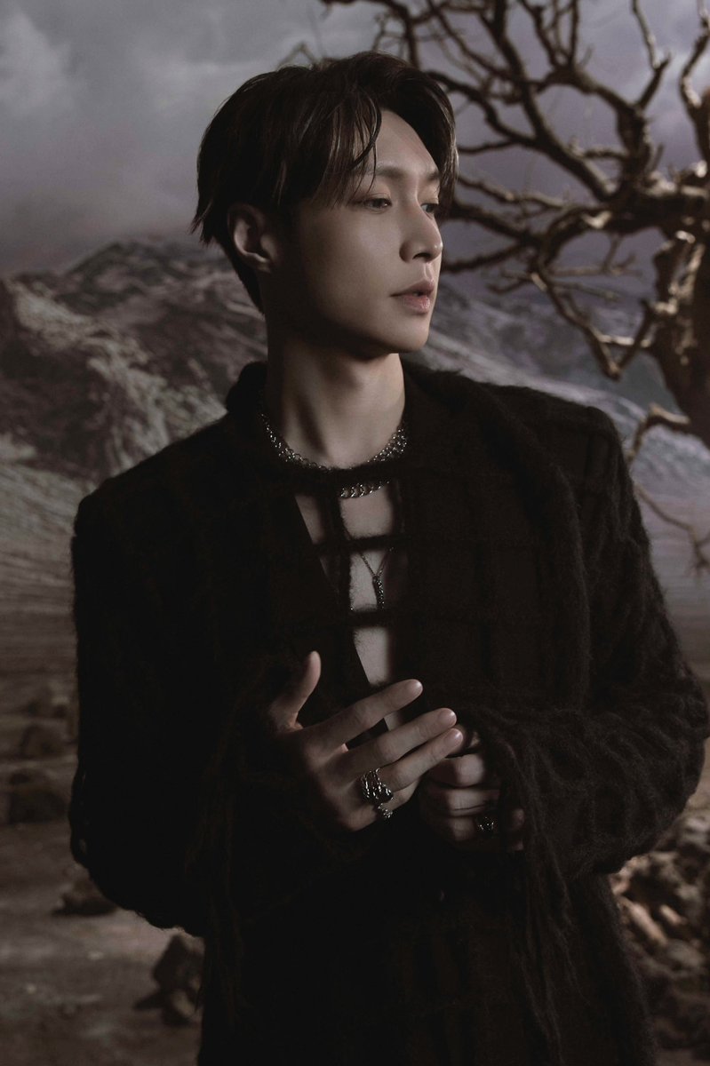 knockknock0408's tweet image. LAY - 'REVERXE' Digital Booklet from iTunes