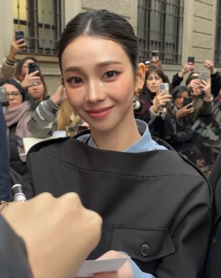 fashiontempoco's tweet photo. Prada’s Global Ambassador KARINA stealing the spotlight at the Prada FW26 Men’s show in Milan. 
Pure elegance! ✨
#Karina  #PradaFW26 #KarinaxPradaFW26  #aespa #MilanFashionWeek #PRADA https://t.co/suQ3whYLAK