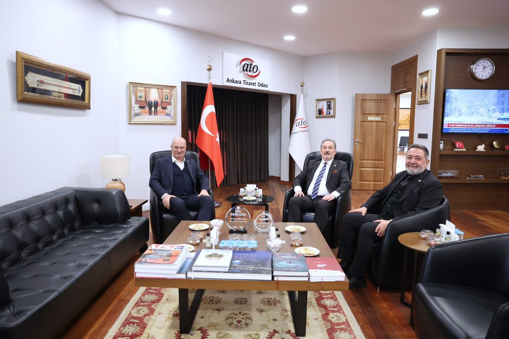 Ankara Ticaret Odası Yönetim Kurulu Başkanı <a href="/GurselBaran/">Gürsel Baran</a>, ATO'nun 62 No’lu Gayrimenkul Danışmanlık Hizmetleri Meslek Komitesi Başkanı Kenan Bayram ve Meclis Üyesi Deniz Sayın'ı kabul ederek, çalışmaları hakkında bilgi aldı.

<a href="/kenanba73465695/">Kenan Bayram</a> <a href="/Denizssayin/">Deniz SAYIN</a>