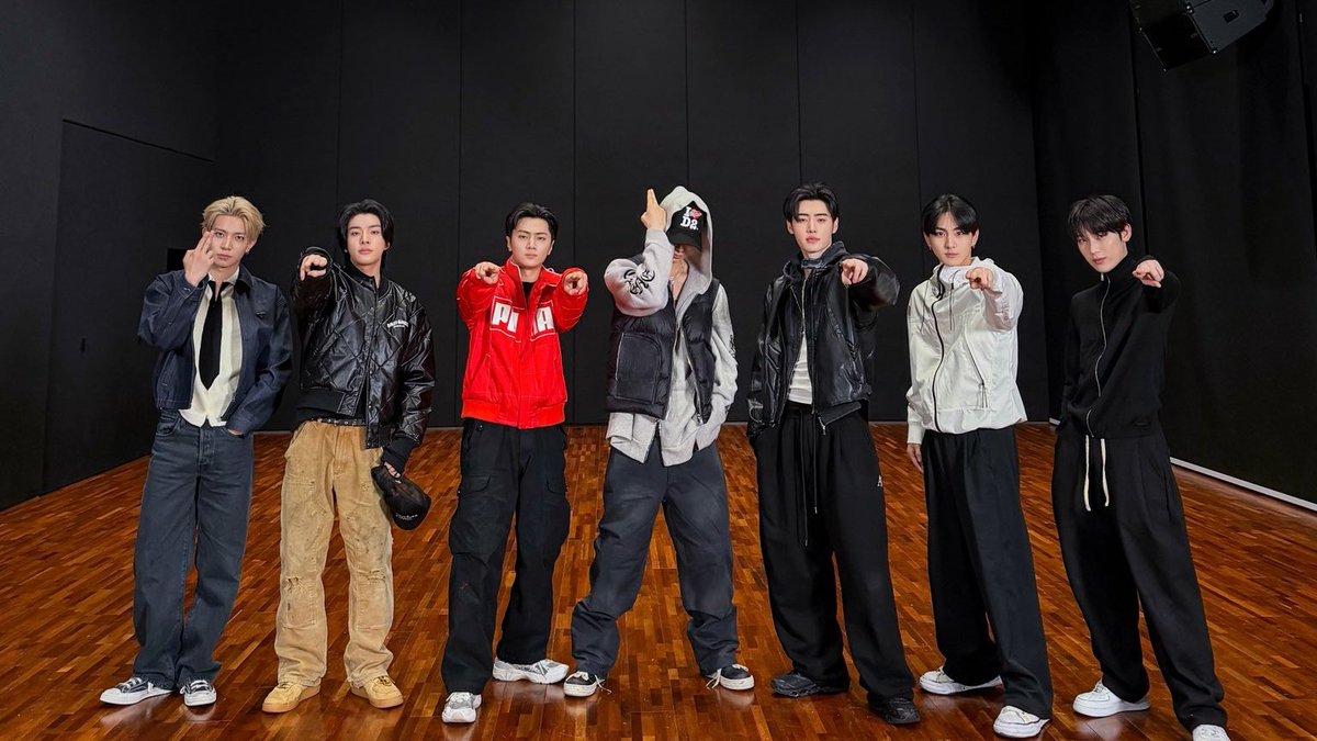 We did a solid dance practice for “Knife”, put a lot of effort and heart into every move. Hope you enjoyed it as much as we enjoyed practising it.