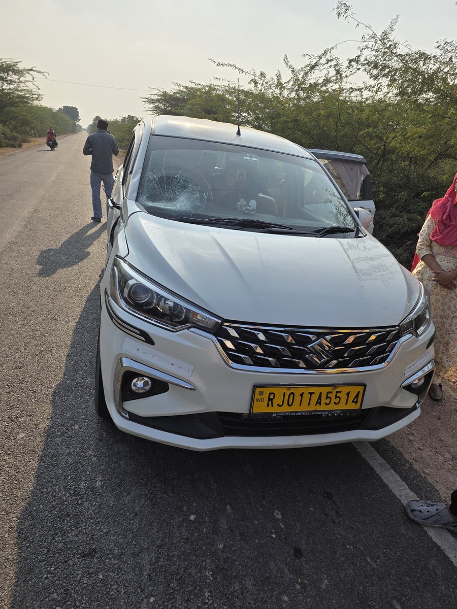 fourthcoloum's tweet photo. New india assurance insurance service is very embracing. A blue bull smashed the car we are travelling we have contact to the customer care but they told the wait for the serviour to come. So we can wait in the middle of the jungle with the family to wait for the serviour @newindiaassuran @esichq @RajGovOfficial